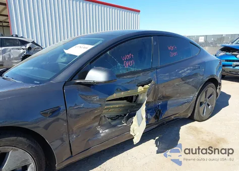 2022 Tesla Model 3 Long Range Dual Motor All-Wheel Drive z USA, uszkodzony, nr VIN 5YJ3E1EB8NF237276